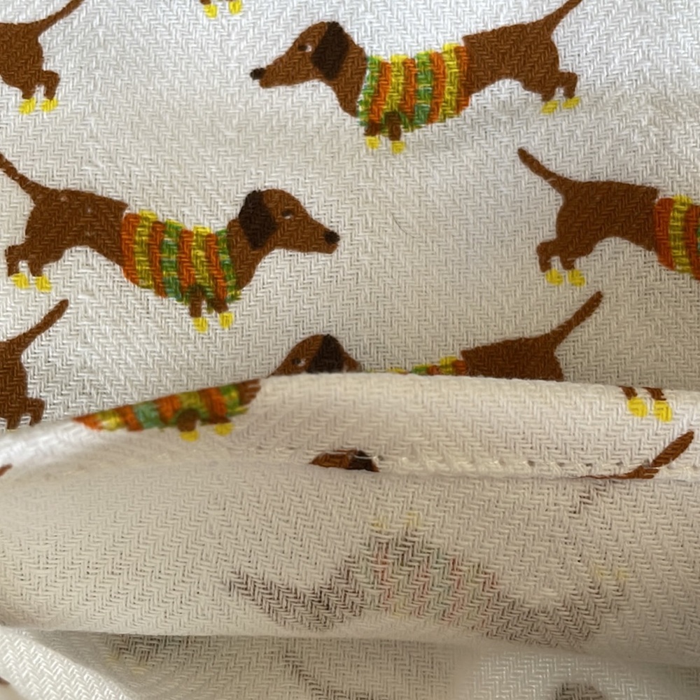 Darling dachshund in sweaters Cynthia Rowley, kitchen towels. Set of 2 - Picture 6 of 7